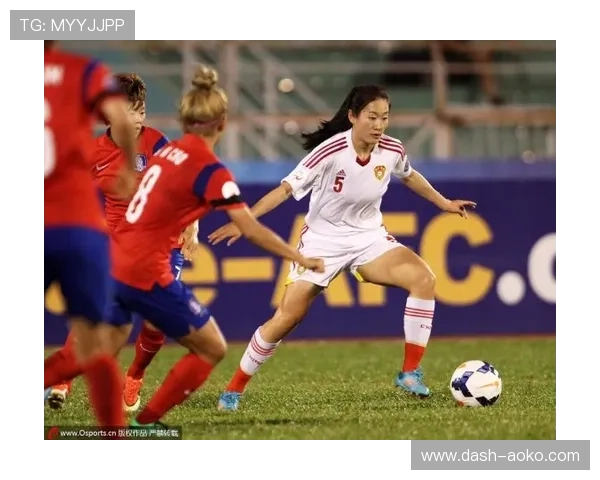 女足球星穿女装亮相引发热议展现独特魅力挑战传统性别界限