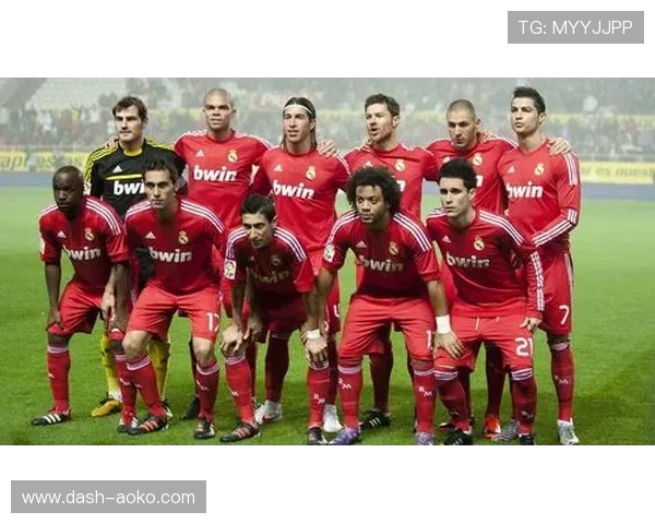 最喜欢的足球明星形象解析与球场风采展示