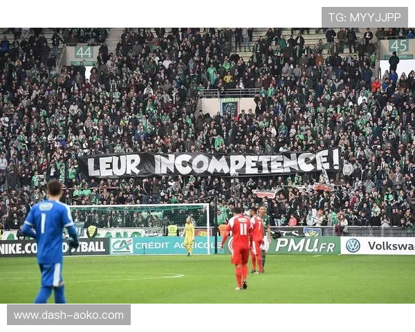 追随球场传奇脚步的迷人故事与足球巨星并肩奔跑的热血时刻